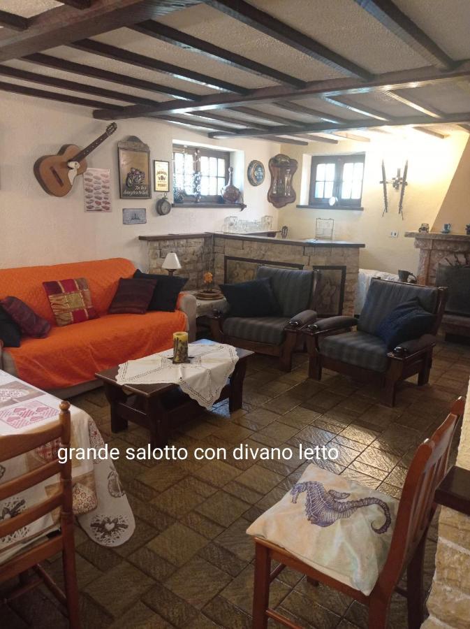 Villa Laura Incisa Scapaccino Bagian luar foto